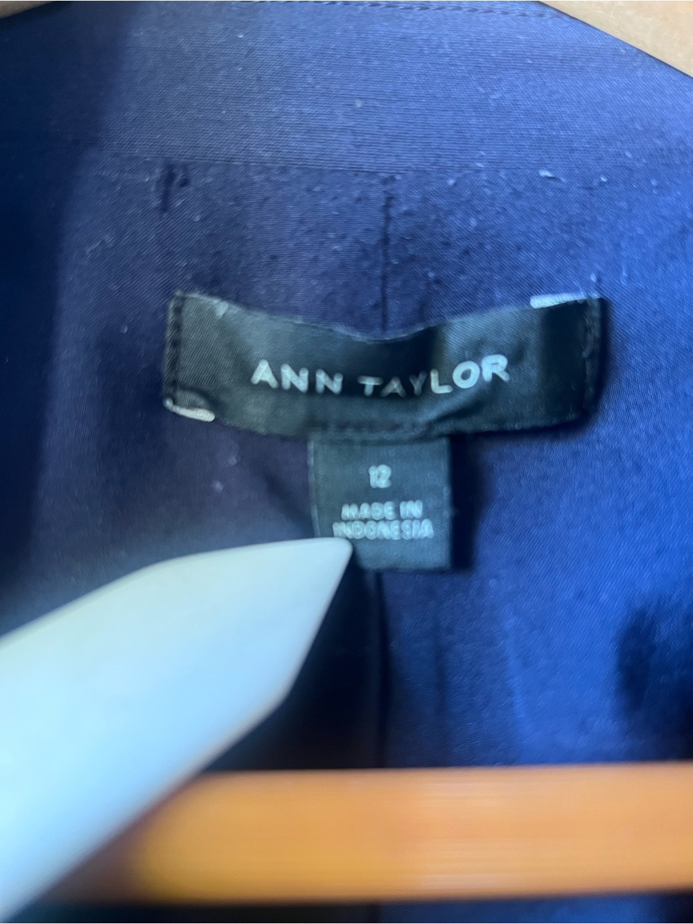 Ann Taylor Navy Contrast Collar Fitted Blazer – Size 12 (Runs Small) - Picture 3 of 3